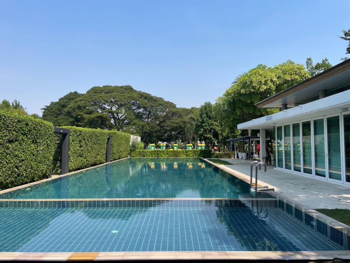 For SaleHouseBangna, Bearing, Lasalle : For Sale 15.5 M Selling a single house, size 102 sq m. #Usable area 236 sq m. Selling for 15.5 million Selling a house, Mantana Bangna KM13, Mantana Bangna KM13 Corner house #Public park view