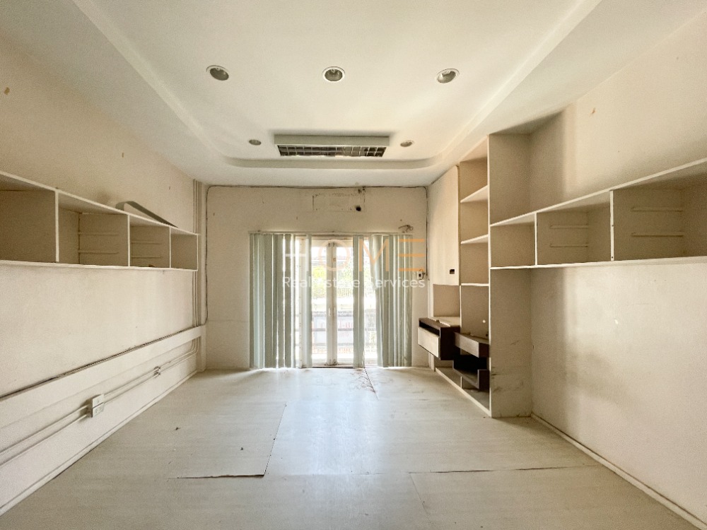 ขายทาวน์โฮมลาดพร้าว เซ็นทรัลลาดพร้าว : ทาวน์โฮม พหลโยธิน 24 / 2 ห้องนอน (ขาย), Townhome Phahonyothin 24 / 2 Bedrooms (SALE) TPM109