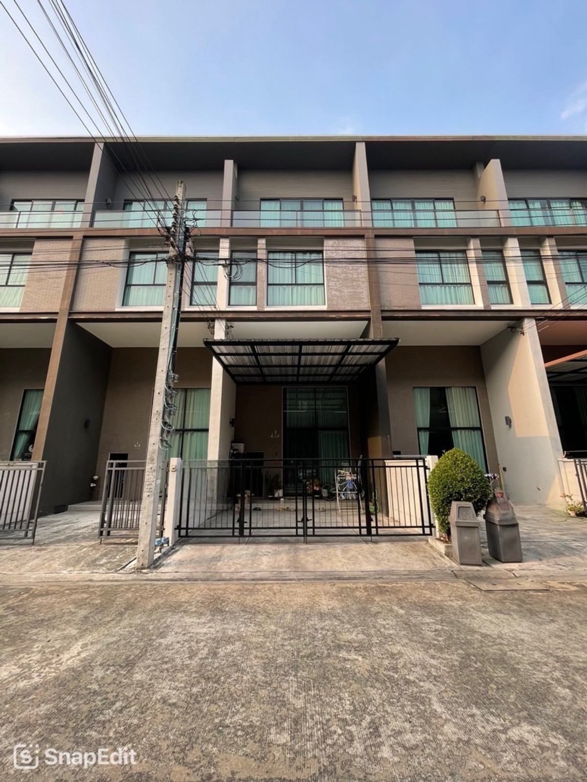 For SaleTownhomeKasetsart, Ratchayothin : For sale: House in the middle of Vibhavadi city, Soi Vibhavadi 64, Chaeng Watthana Soi 1, near BTS Rajabhat Phranakhon, Kasetsart University, Sripathum University and the Red Line.