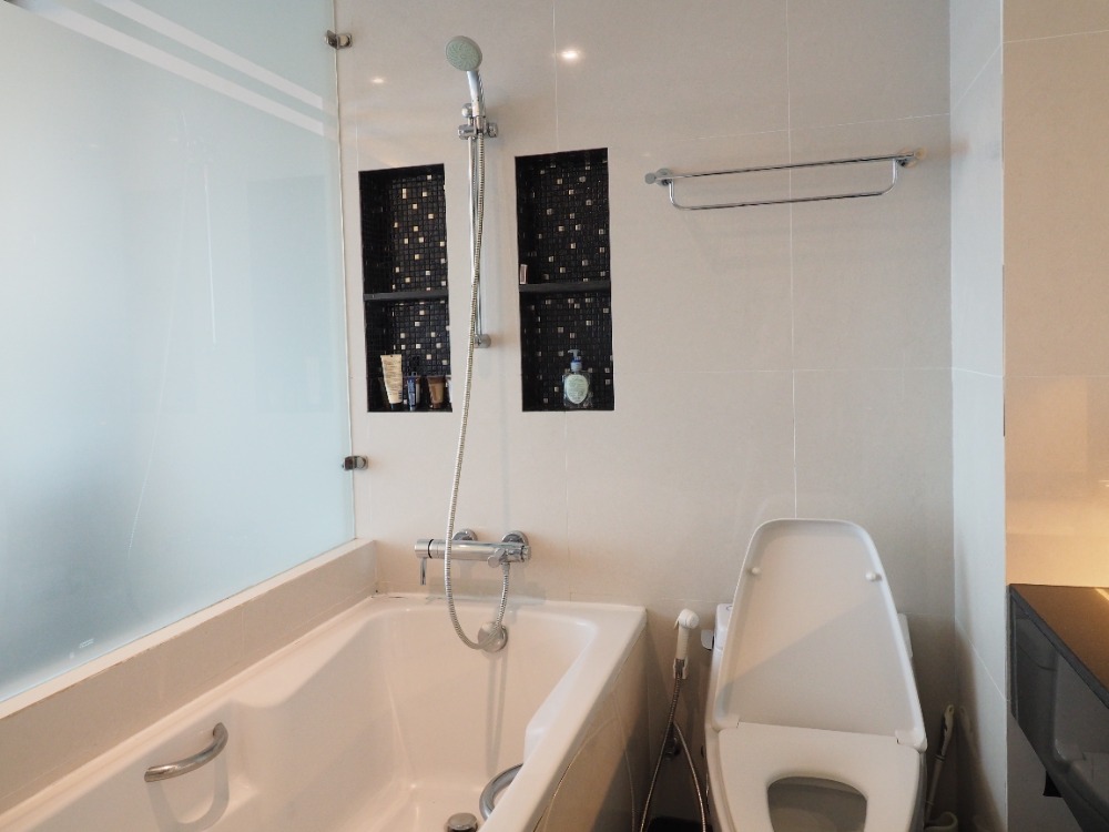 For RentCondoSathorn, Narathiwat : For rent!! Sathorn Gardens 3 bedrooms, fully furnished, high floor, beautiful city view, ready to move in