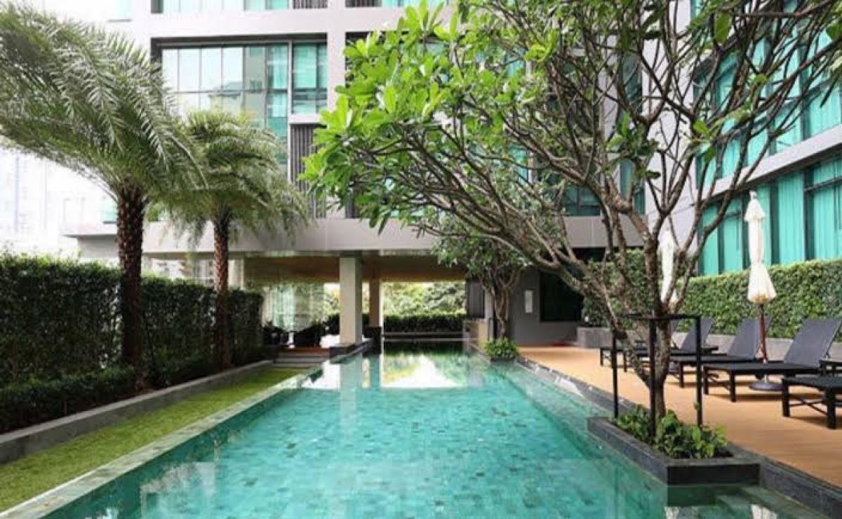 ขายคอนโดสุขุมวิท อโศก ทองหล่อ : ขายห้องชั้นสูง The room sukhumvit21 วิวสวน 52ตรม ราคาเพียง 6.9 mb (สอบถาม 089-8578865 เบียร์)