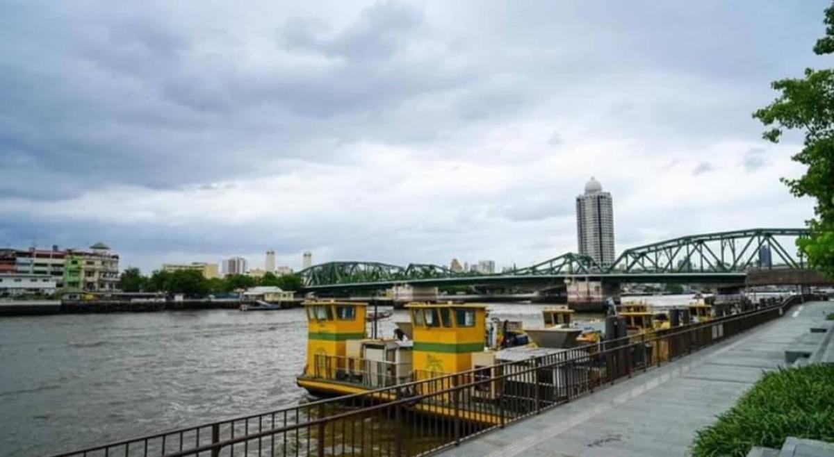 For RentRetail SpaceWongwianyai, Charoennakor : For rent, long-term business space, size 270 square meters, near Chao Phraya River 20 meters, very good view, old city, near Wat Kalayanamit Pier and Pak Khlong Talat, Phuttha Bridge