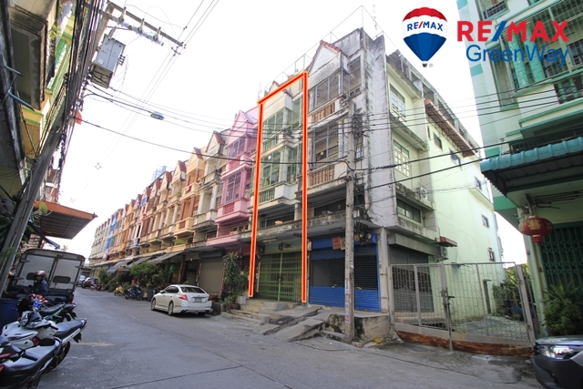 ขายอาคารพาณิชย์บางแค เพชรเกษม : ตึกแถวพุทธมณฑลสาย1ซอย5 เพชรเกษม ซีคอนบางแค เดอะมอลล์บางแค 3.75ชั้น ต่อเติมเต็ม6นอน หินขัดทุกชั้น หลังบ้านโปร่ง 3.49ล้าน