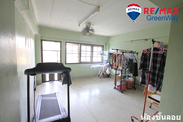 ขายอาคารพาณิชย์บางแค เพชรเกษม : ตึกแถวพุทธมณฑลสาย1ซอย5 เพชรเกษม ซีคอนบางแค เดอะมอลล์บางแค 3.75ชั้น ต่อเติมเต็ม6นอน หินขัดทุกชั้น หลังบ้านโปร่ง 3.49ล้าน