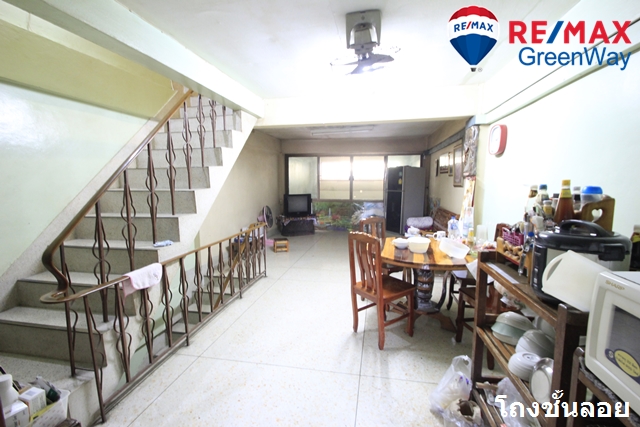 ขายอาคารพาณิชย์บางแค เพชรเกษม : ตึกแถวพุทธมณฑลสาย1ซอย5 เพชรเกษม ซีคอนบางแค เดอะมอลล์บางแค 3.75ชั้น ต่อเติมเต็ม6นอน หินขัดทุกชั้น หลังบ้านโปร่ง 3.49ล้าน