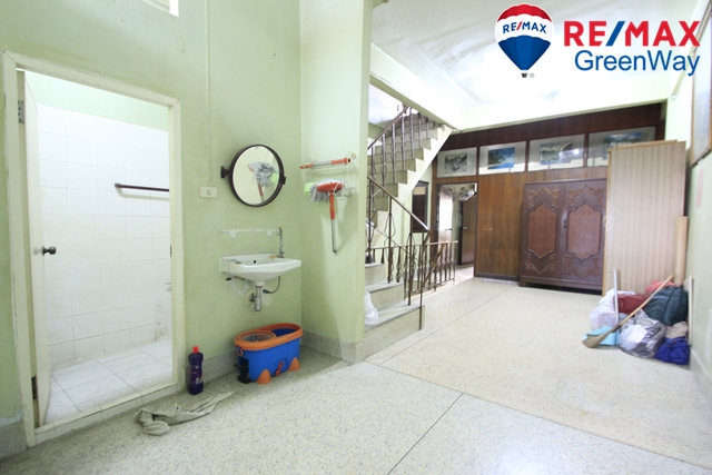 ขายอาคารพาณิชย์บางแค เพชรเกษม : ตึกแถวพุทธมณฑลสาย1ซอย5 เพชรเกษม ซีคอนบางแค เดอะมอลล์บางแค 3.75ชั้น ต่อเติมเต็ม6นอน หินขัดทุกชั้น หลังบ้านโปร่ง 3.49ล้าน