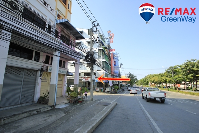 ขายอาคารพาณิชย์บางแค เพชรเกษม : ตึกแถวพุทธมณฑลสาย1ซอย5 เพชรเกษม ซีคอนบางแค เดอะมอลล์บางแค 3.75ชั้น ต่อเติมเต็ม6นอน หินขัดทุกชั้น หลังบ้านโปร่ง 3.49ล้าน