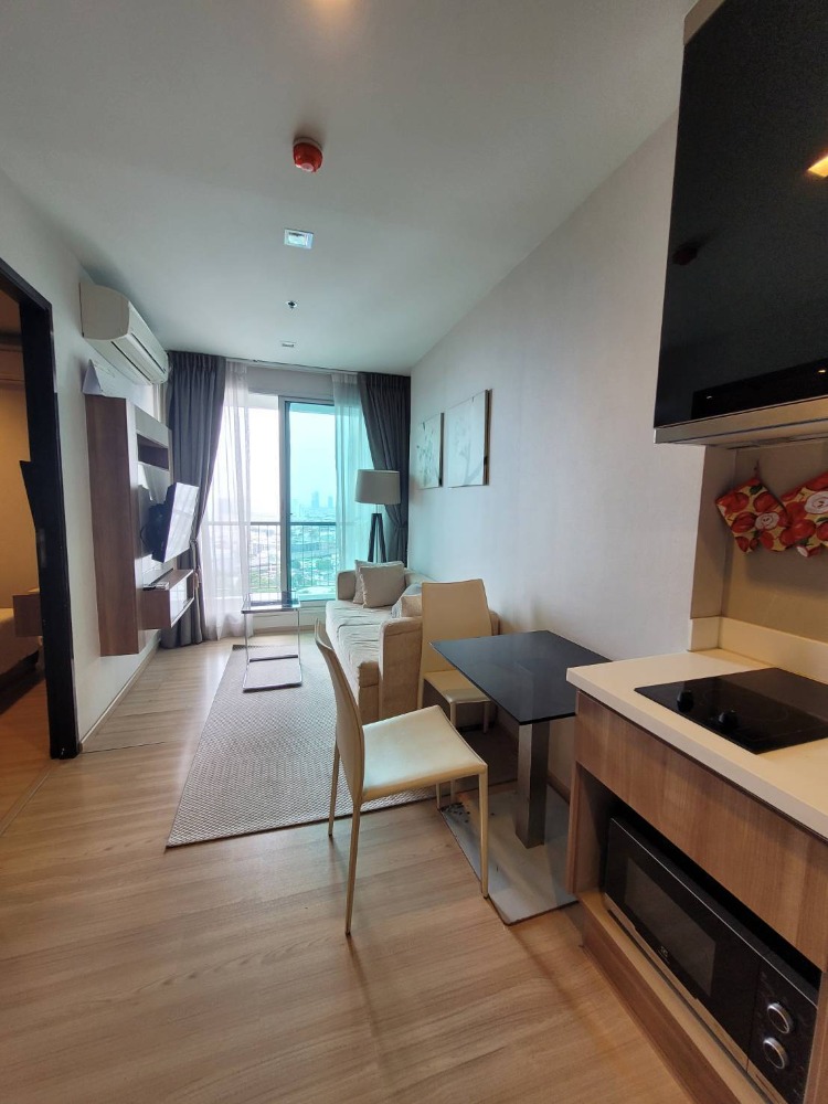 ขายคอนโดสาทร นราธิวาส : For SELL  RHYTHM Sathorn 1bed ชั้นสูง พร้อมเฟอร์ ราคาพิเศษ