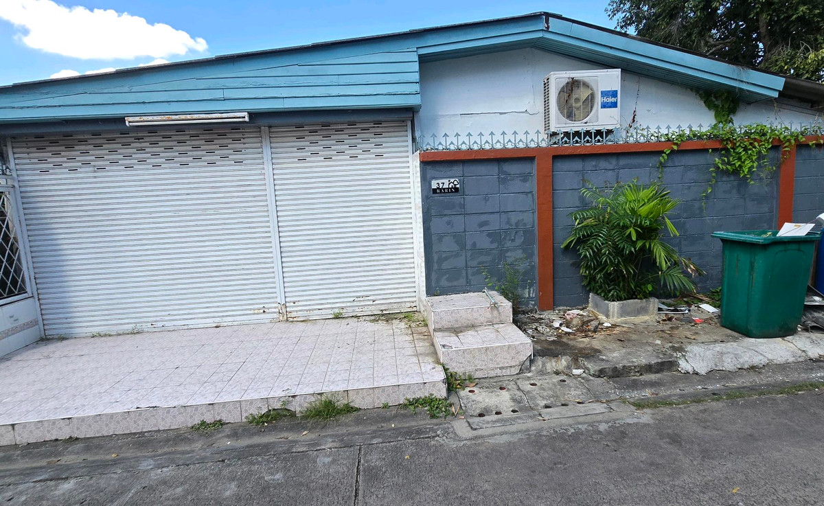 ให้เช่าบ้านรัชดา ห้วยขวาง : บ้านอาคารชั้นเดียว ให้เช่า 100ตรว. เหมาะทำเป็นที่เก็บสินค้า ไลฟ์สด อยู่ถนนสุทธิสาร ซอยสวรรค์วิถี ใกล้MRTเพียง1กิโล