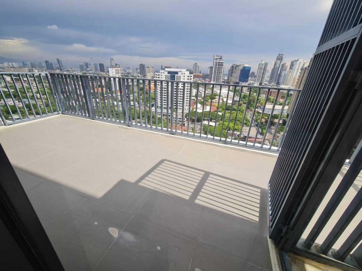 ขายคอนโดสุขุมวิท อโศก ทองหล่อ : 📢👇Penthouse, petfriendly, long big balcony ,located in Thonglor / Ekamai near Donki mall