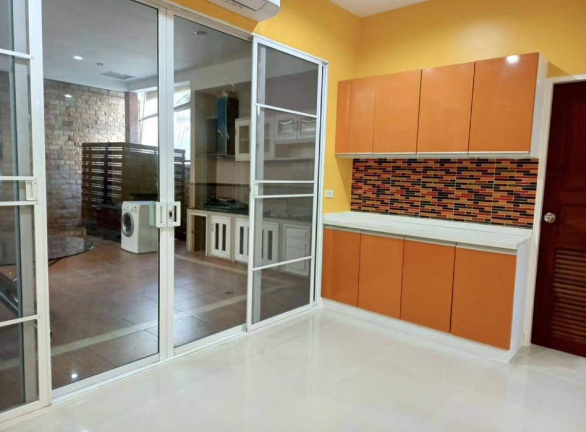 ให้เช่าทาวน์โฮมเลียบทางด่วนรามอินทรา : Townx plus Lardprao โยธินพัฒนา3ถ. ประดิษฐ์มนูธรรม เฟอร์นิเจอร์ + เครื่องใช้ครบ 3ห้องนอน