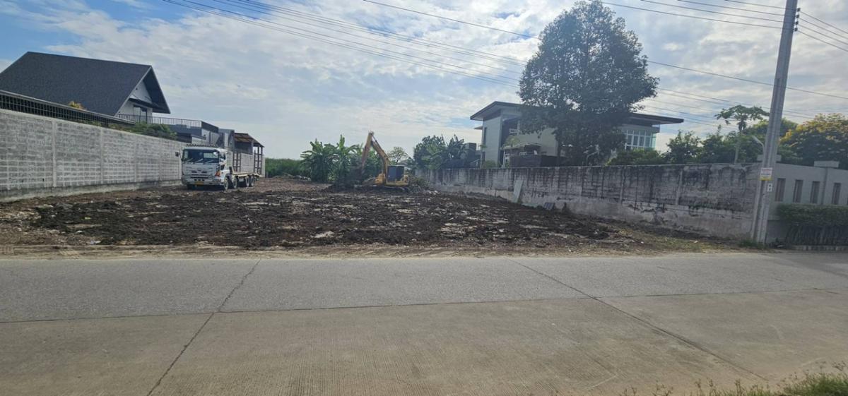 For SaleLandChaengwatana, Muangthong : 📢👇ขายที่ดิน เหมาะแก่การปลูกบ้าน หรือ office ขนาด 300 ตร.วหน้ากว้าง 25 เมตร ลึก 48 เมตร