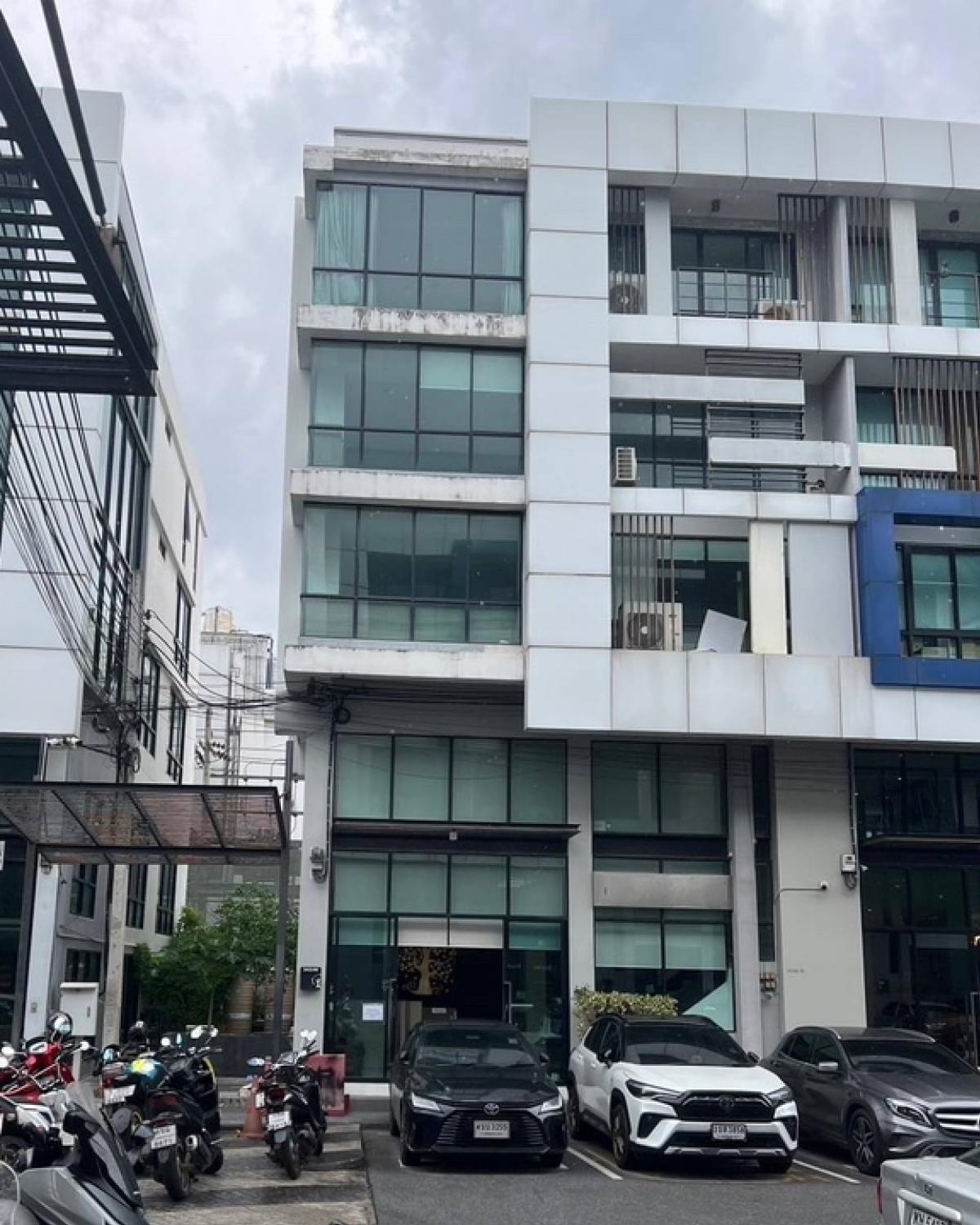 ให้เช่าโฮมออฟฟิศเกษตร นวมินทร์ ลาดปลาเค้า : ปล่อยเช่า โฮมออฟฟิศ เกษตร - นวมินทร์, ที่จอดรถยนต์ 3 คัน, จดทะเบียนบริษัทได้, สำหรับ : ออฟฟิศ, สตูดิโอ, คลินิก, Tiktok, Shopee, Lazada, E-Commerce, แม่ค้าออนไลน์