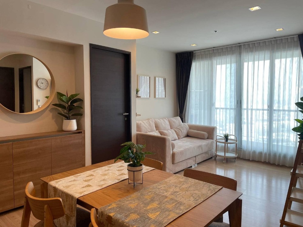 ให้เช่าคอนโดสาทร นราธิวาส : RHYTHM Sathorn  2 Bed 2 Baht 40k 064-274-8883