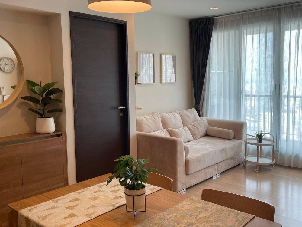 ให้เช่าคอนโดสาทร นราธิวาส : RHYTHM Sathorn  2 Bed 2 Baht 40k 064-274-8883
