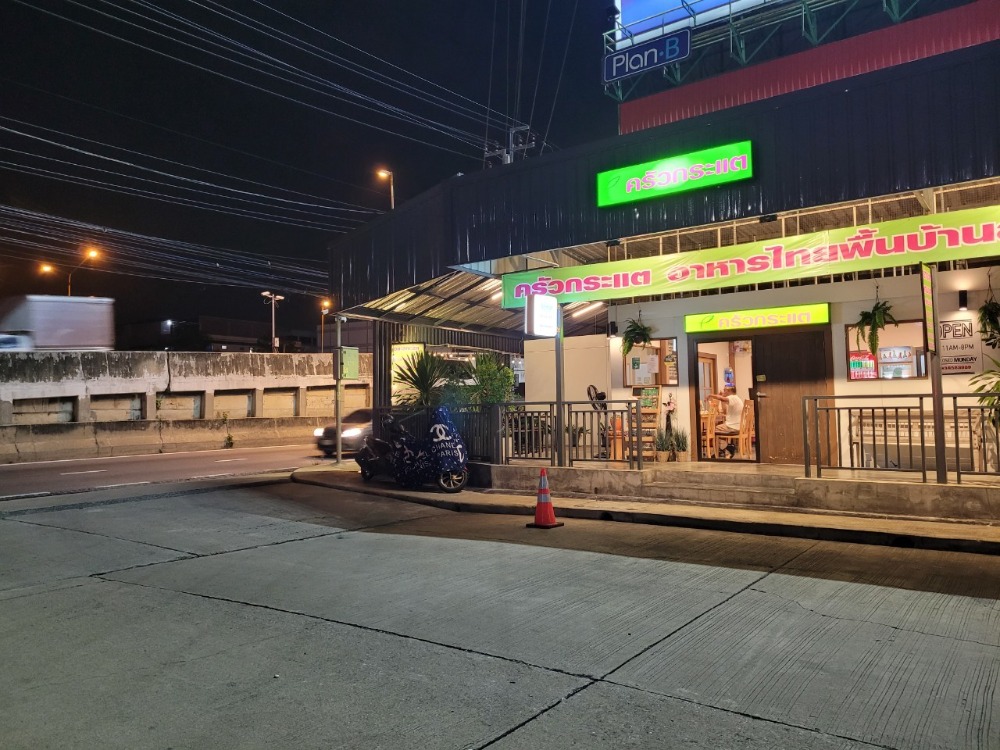 For RentShop HousePhutthamonthon, Salaya : For rent: Building space on Boromratchonnanee Road - Soi Boromratchonnanee 105, next to Suan Dokmai Village, area 25-300 sq m., suitable for restaurants, beverage shops, sales offices, shops, and warehouses.