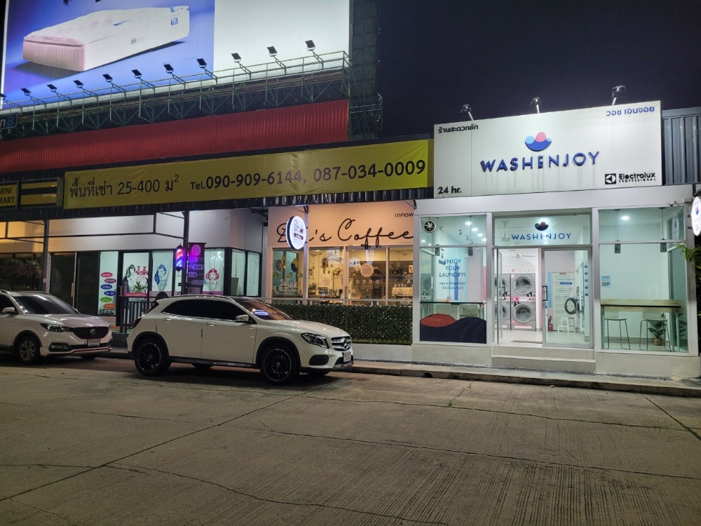 For RentShop HousePhutthamonthon, Salaya : For rent: Building space on Boromratchonnanee Road - Soi Boromratchonnanee 105, next to Suan Dokmai Village, area 25-300 sq m., suitable for restaurants, beverage shops, sales offices, shops, and warehouses.