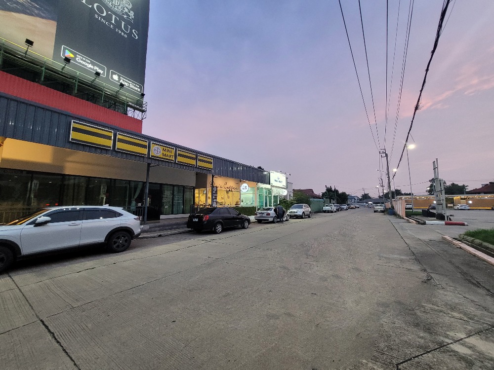For RentShop HousePhutthamonthon, Salaya : For rent: Building space on Boromratchonnanee Road - Soi Boromratchonnanee 105, next to Suan Dokmai Village, area 25-300 sq m., suitable for restaurants, beverage shops, sales offices, shops, and warehouses.
