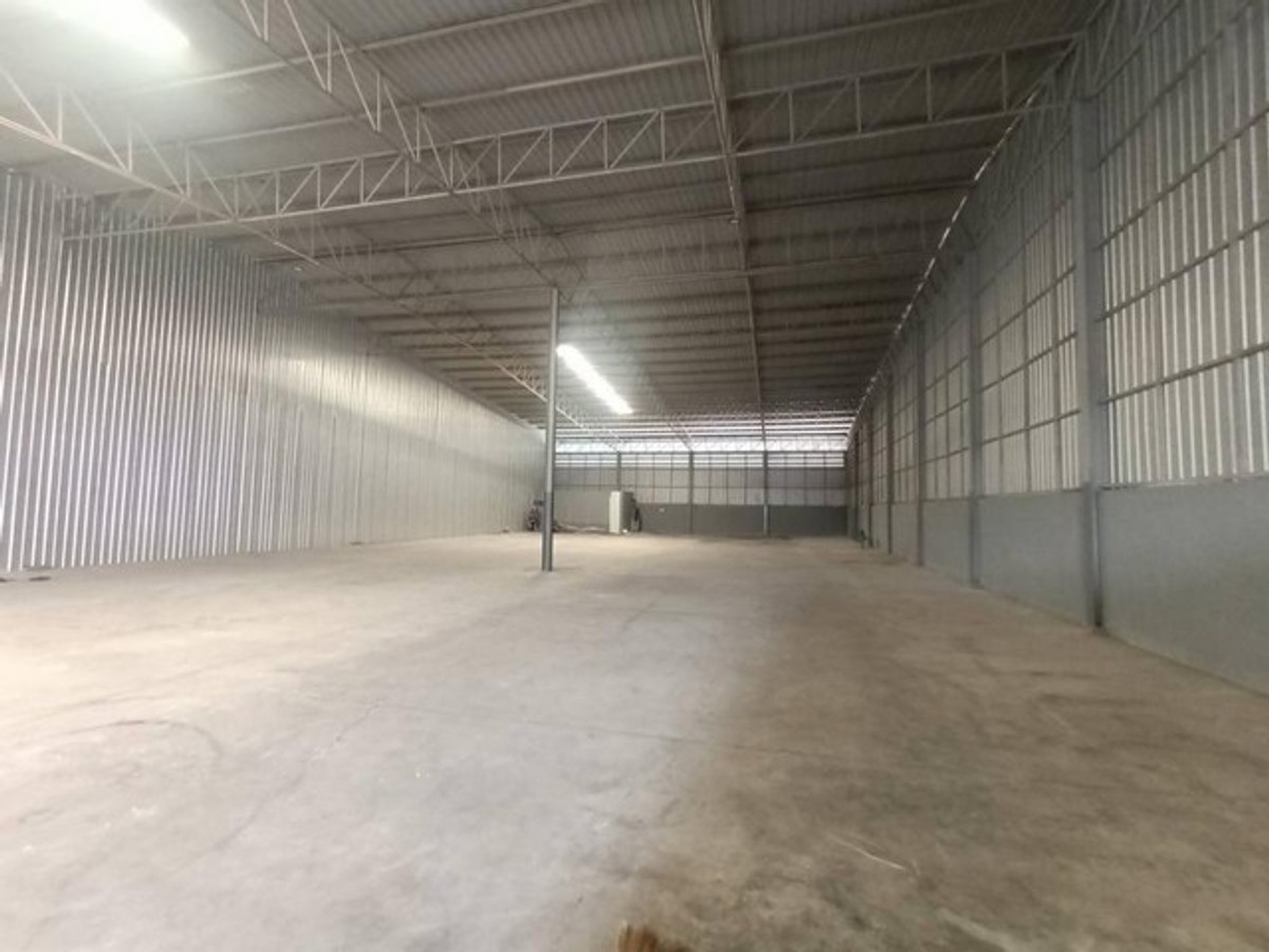 For RentWarehouseSamut Prakan,Samrong : Warehouse for rent with newly built office, 657 sq m, Prime Estate project, Bangna, Theparak area, Km. 25, near Suvarnabhumi Airport, near Burapha Withi Expressway entrance/exit