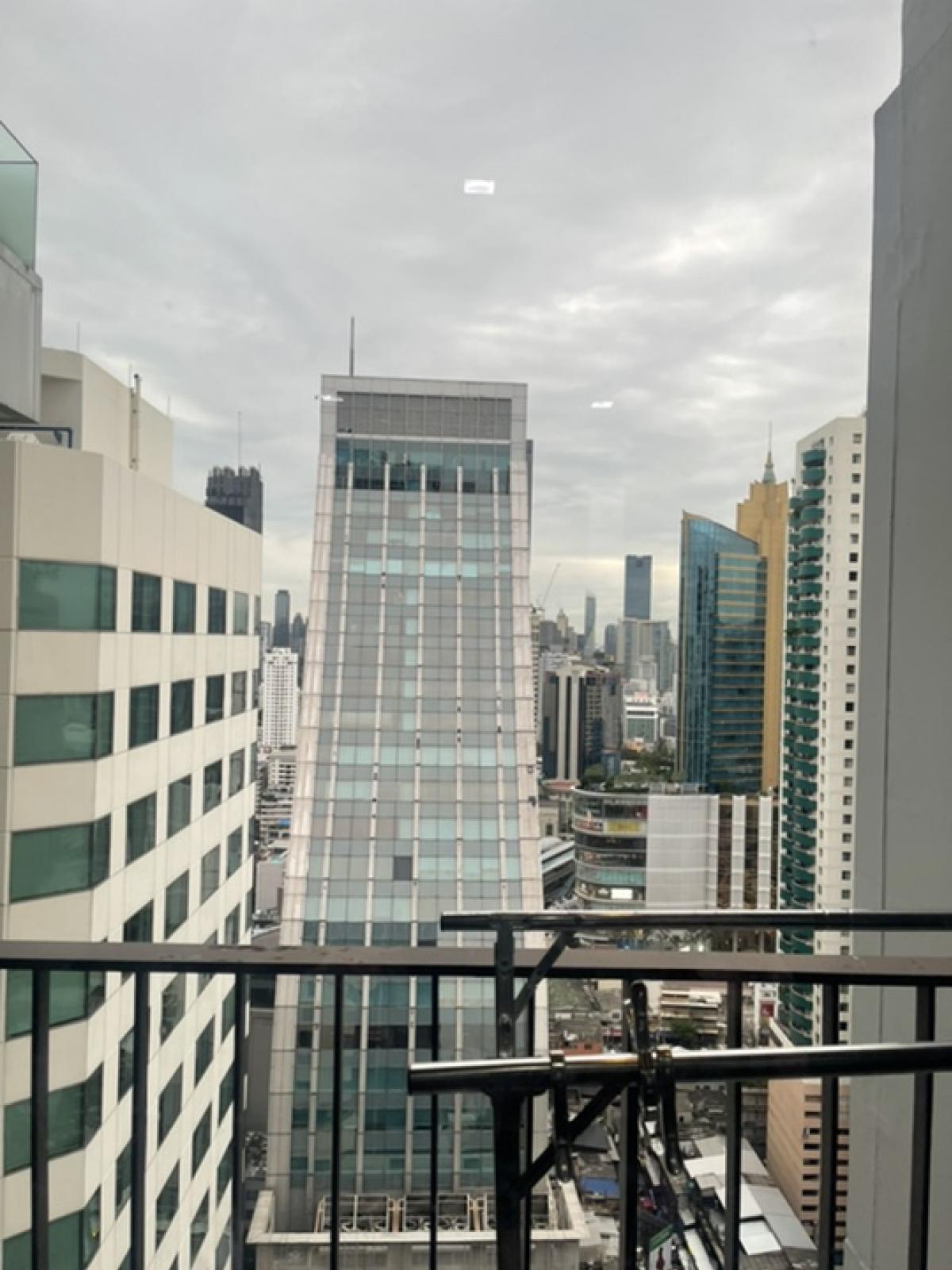 ให้เช่าคอนโดสุขุมวิท อโศก ทองหล่อ : ถูกสุดในย่านอโศก 1 นอน 32 Sq.m. ชั้น 26 ว่างเช่า 20,000-25,000 บาท