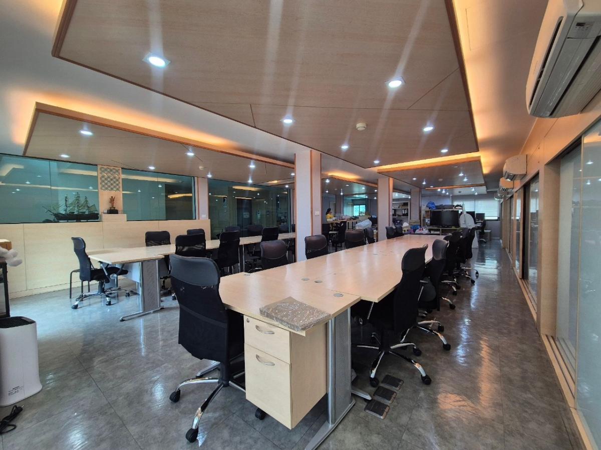 ให้เช่าอาคารพาณิชย์สีลม ศาลาแดง บางรัก : 👋ปล่อยเช่า พื้นที่ OFFICE  ขนาด 65 ตรม. ชั้น 3 ทำเลสีลม ใกล้วัดแขก🔥