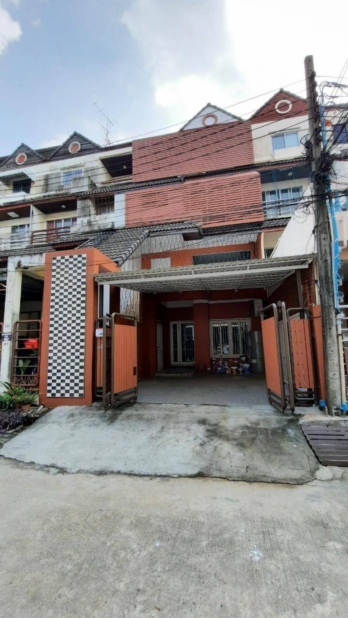 For RentTownhomePattanakan, Srinakarin : 🍒For rent, 4-storey townhouse, area 31.5 sq.wa, usable area over 300 sq.m., Warathorn Ville Village, Phatthanakan 44, ready to move in, 5 bedrooms