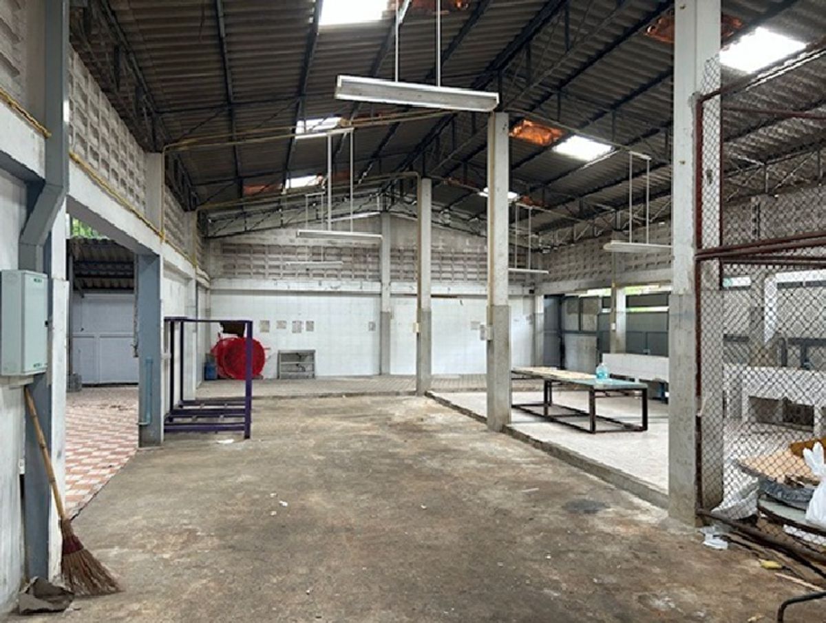 ให้เช่าโกดังพัฒนาการ ศรีนครินทร์ : For Rent ให้เช่าโกดัง โรงงาน พร้อมสำนักงาน พร้อมบ้านพัก / ซอยพัฒนาการ 76 พื้นที่ดิน 200 ตารางวา พื้นที่ใช้สอย 1000 ตารางเมตร / รถใหญ่เข้าออกได้ จอดหน้าโกดัง