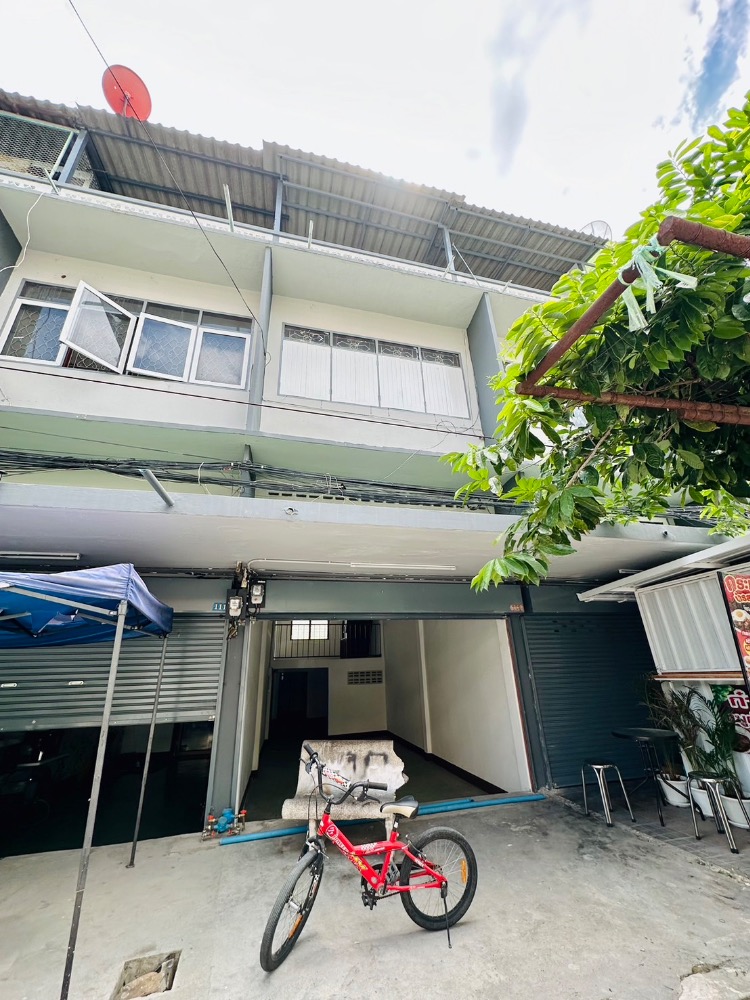 ให้เช่าร้านค้า/ตลาดนัดสาทร นราธิวาส : อาคารพาณิชย์ รีโนเวทใหม่ ทำร้านค้า ให้เช่ารายเดือน ราคาย่อมเยาว์ ย่านสาทร