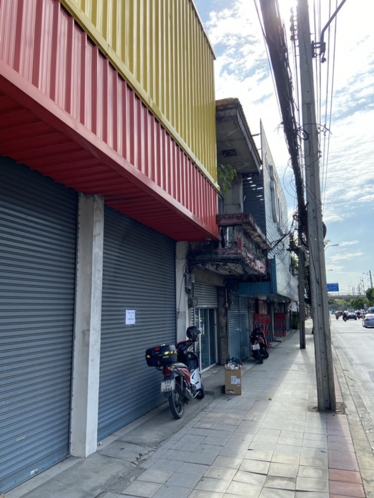 ให้เช่าอาคารพาณิชย์บางซื่อ วงศ์สว่าง เตาปูน : ให้เช่าอาคารพาณิชย์ติดถนนวงศ์สว่าง พื้นที่รวมกว่า 180ตรว