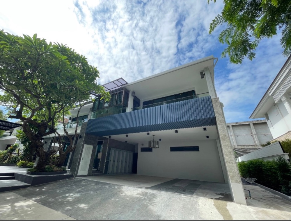 For SaleHouseKaset Nawamin,Ladplakao : For sale: a luxurious single house, Ladawan Kaset-Nawamin project, beautiful, cheap, near Central Plaza Ramintra. Interested, add Line @841qqlnr