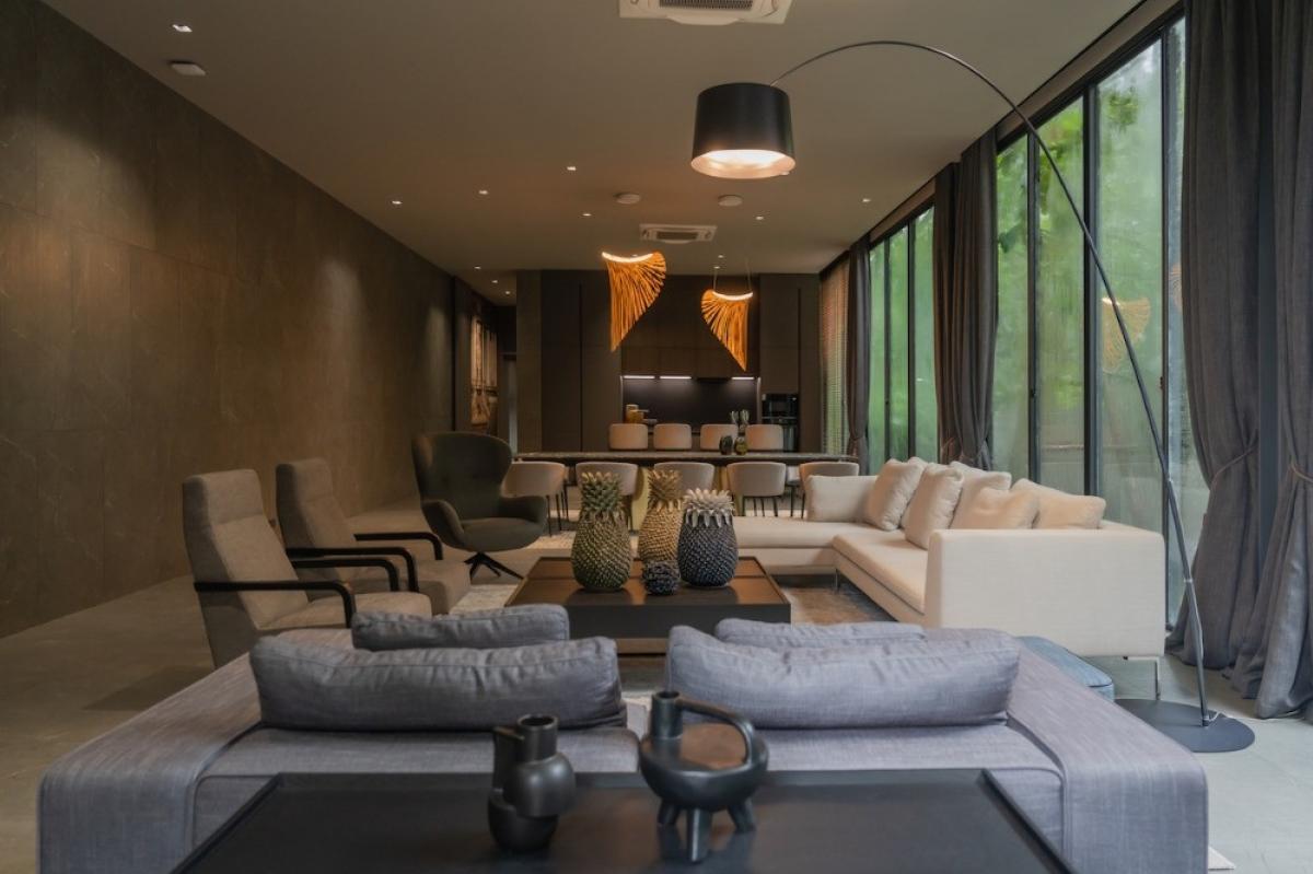 ขายบ้านเลียบทางด่วนรามอินทรา : 🔥บ้านเดี่ยวนาคนิวาส พร้อมสระพร้อมเฟอร์ 125 ล้าน🔥