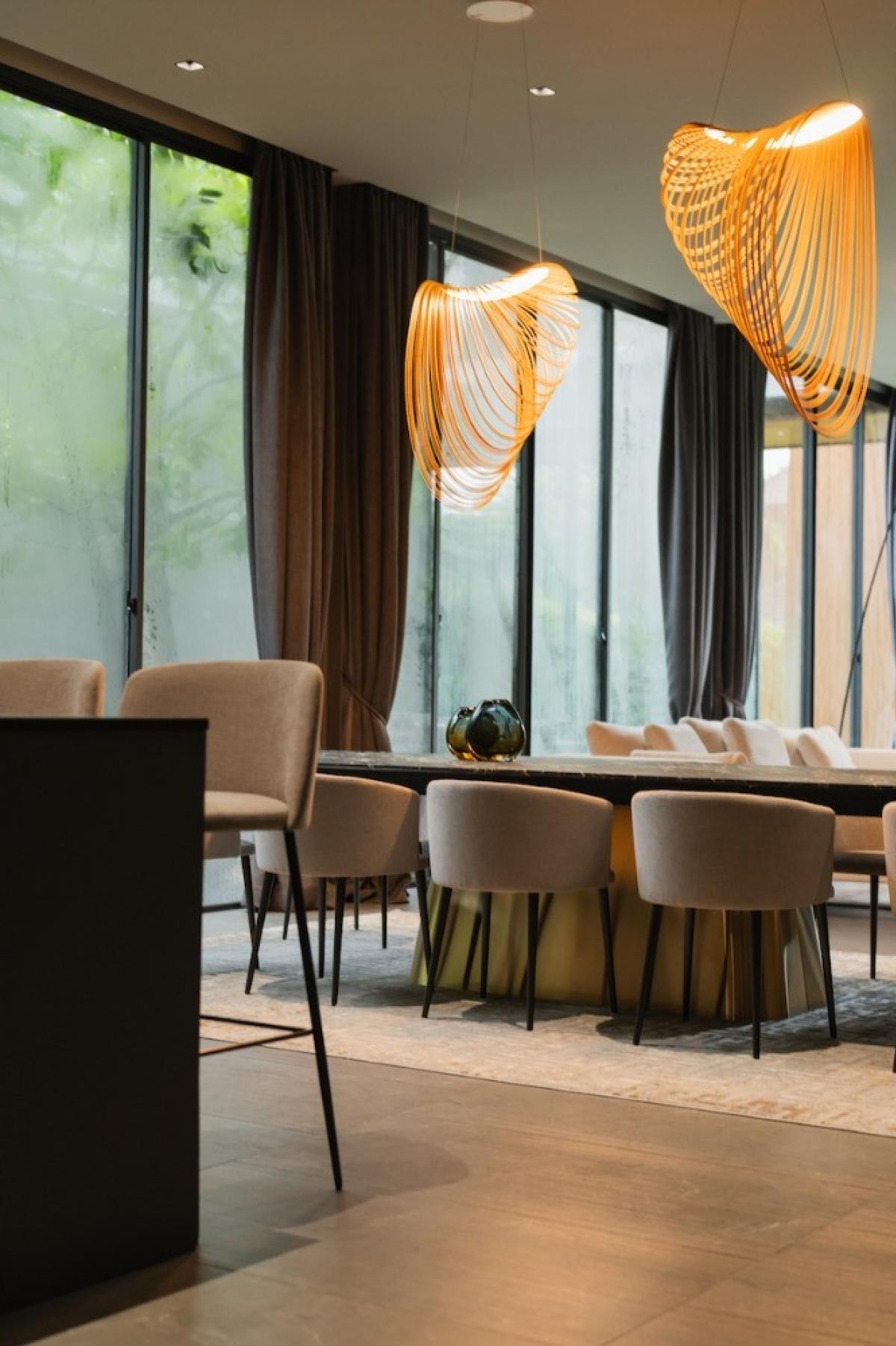 ขายบ้านเลียบทางด่วนรามอินทรา : 🔥บ้านเดี่ยวนาคนิวาส พร้อมสระพร้อมเฟอร์ 125 ล้าน🔥