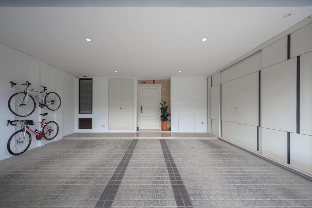 ขายทาวน์โฮมอ่อนนุช อุดมสุข : 📢👇Townhome 4 ชั้น เพิ่งตกแต่งใหม่ หน้าบ้านหันทิศ ตะวันออกเฉียงใต้ รปภ 24 ชม ไม่มีคลับเฮาส์และพื้นที่ส่วนกลาง ขายพร้อมเฟอร์นิเจอร์และชุดครัว Built-in (ไม่รวมเฟอร์นิเจอร์ตัวลอย) เดินทางสะดวกหลายเส้นทาง: ทางด่วนรามอินทรา-อาจณรงค์, สุขุมวิท, เอกมัย, คลองตัน