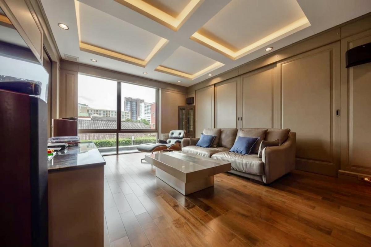 ขายทาวน์โฮมอ่อนนุช อุดมสุข : 📢👇Townhome 4 ชั้น เพิ่งตกแต่งใหม่ หน้าบ้านหันทิศ ตะวันออกเฉียงใต้ รปภ 24 ชม ไม่มีคลับเฮาส์และพื้นที่ส่วนกลาง ขายพร้อมเฟอร์นิเจอร์และชุดครัว Built-in (ไม่รวมเฟอร์นิเจอร์ตัวลอย) เดินทางสะดวกหลายเส้นทาง: ทางด่วนรามอินทรา-อาจณรงค์, สุขุมวิท, เอกมัย, คลองตัน