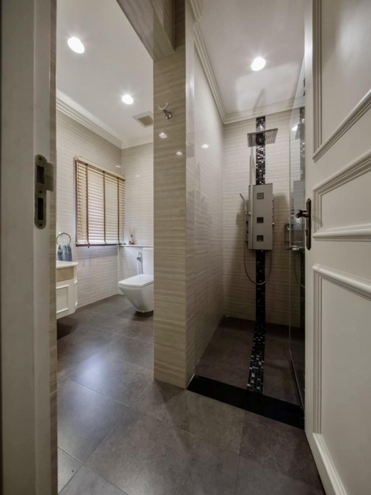 ขายทาวน์โฮมอ่อนนุช อุดมสุข : 📢👇Townhome 4 ชั้น เพิ่งตกแต่งใหม่ หน้าบ้านหันทิศ ตะวันออกเฉียงใต้ รปภ 24 ชม ไม่มีคลับเฮาส์และพื้นที่ส่วนกลาง ขายพร้อมเฟอร์นิเจอร์และชุดครัว Built-in (ไม่รวมเฟอร์นิเจอร์ตัวลอย) เดินทางสะดวกหลายเส้นทาง: ทางด่วนรามอินทรา-อาจณรงค์, สุขุมวิท, เอกมัย, คลองตัน