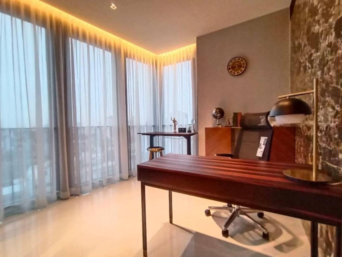 For SaleCondoSukhumvit, Asoke, Thonglor : 📢👇Hurry book now. Very good price for luxury condo with 5 stars concierge service, close to BTS, only about 10 mins walk to Em district , nice layout and decor, fully furnished, ready to move in