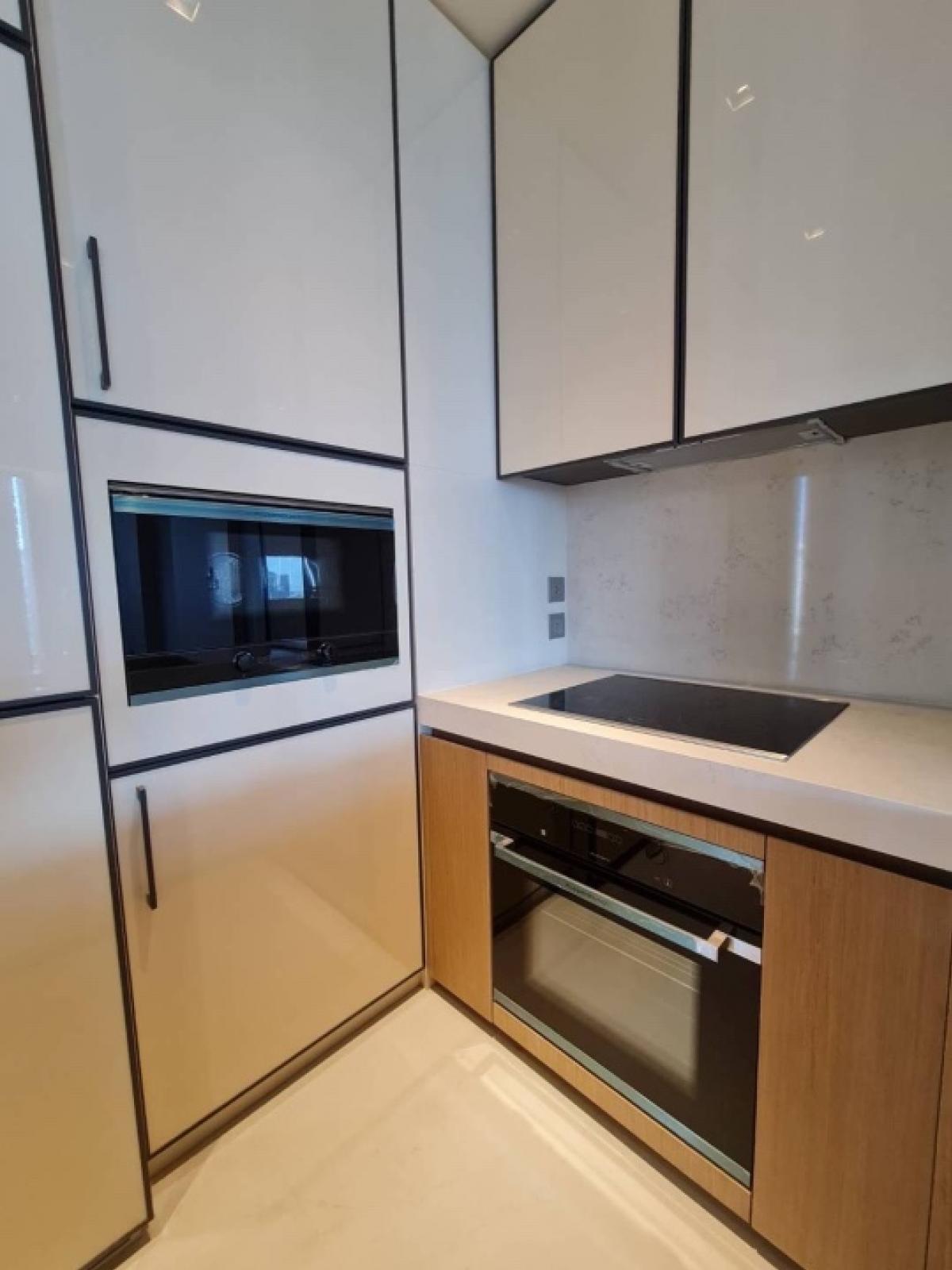 For RentCondoSukhumvit, Asoke, Thonglor : 📢👇Hurry book now. Very good price for luxury condo with 5 stars concierge service, close to BTS, only about 10 mins walk to Em district , nice layout and decor, fully furnished, ready to move in