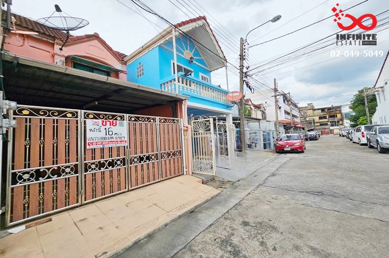 ขายทาวน์โฮมลาดพร้าว เซ็นทรัลลาดพร้าว : ขายทาวน์เฮาส์ 2 ชั้น เนื้อที่ 16 ตารางวา ถนนลาดพร้าว ซอยลาดพร้าว 41 ใกล้รถไฟฟ้า BTS สายสีเหลืองสถานี ภาวนา