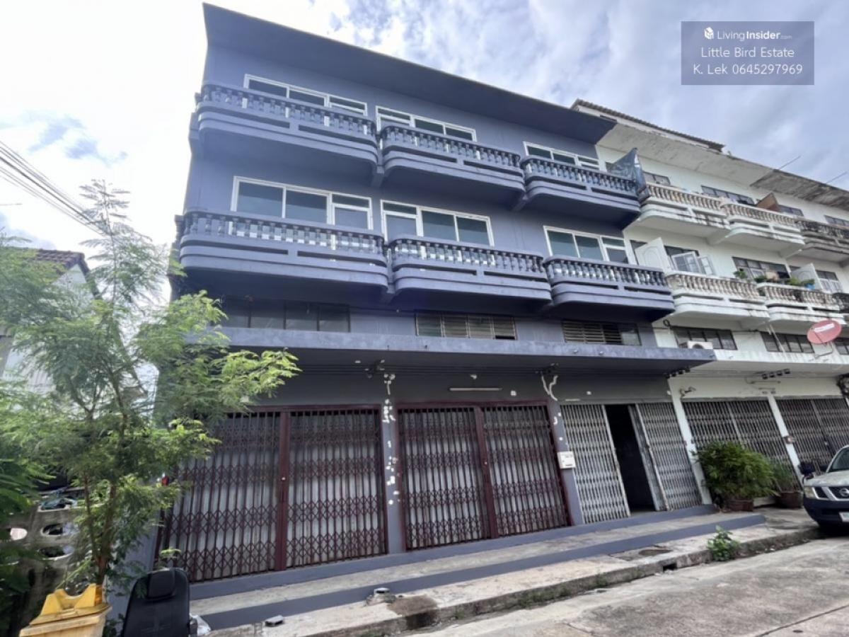 For SaleShop HousePhutthamonthon, Salaya : For sale: 3 shophouses, connected together, Phutthamonthon Sai 3 Road, width 12 meters, depth 40 meters, total area 120 sq wah