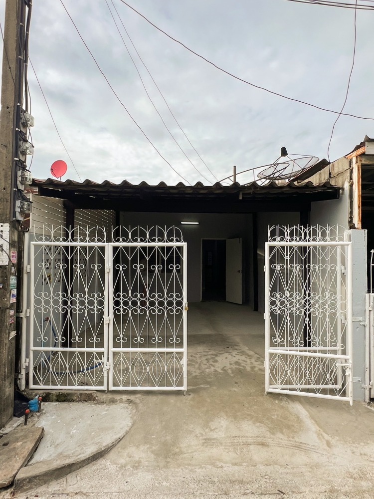 ขายทาวน์โฮมลาดกระบัง สุวรรณภูมิ : บ้านรีโนเวทใหม่ หมู่บ้านหลังคาแดง เคหะร่มเกล้า 24 ทาวน์เฮ้าส์ชั้นเดียว