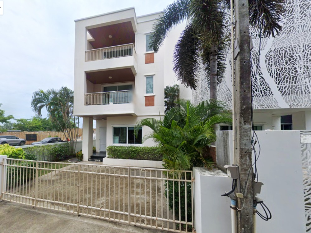 For SaleHousePattaya, Bangsaen, Chonburi : Beautiful 3-storey house for sale!! Sea view, suitable for investment to expand your business.