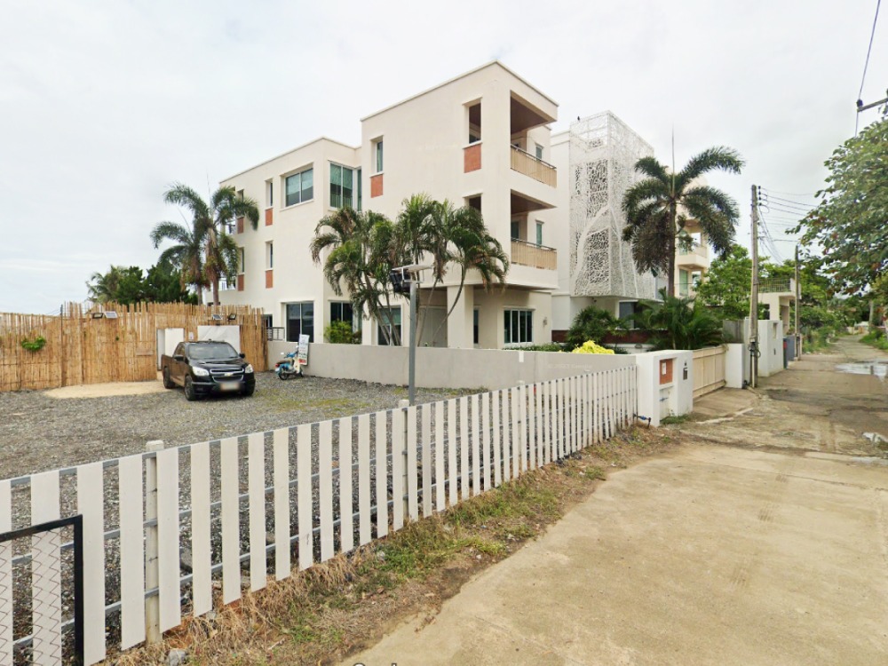 For SaleHousePattaya, Bangsaen, Chonburi : Beautiful 3-storey house for sale!! Sea view, suitable for investment to expand your business.