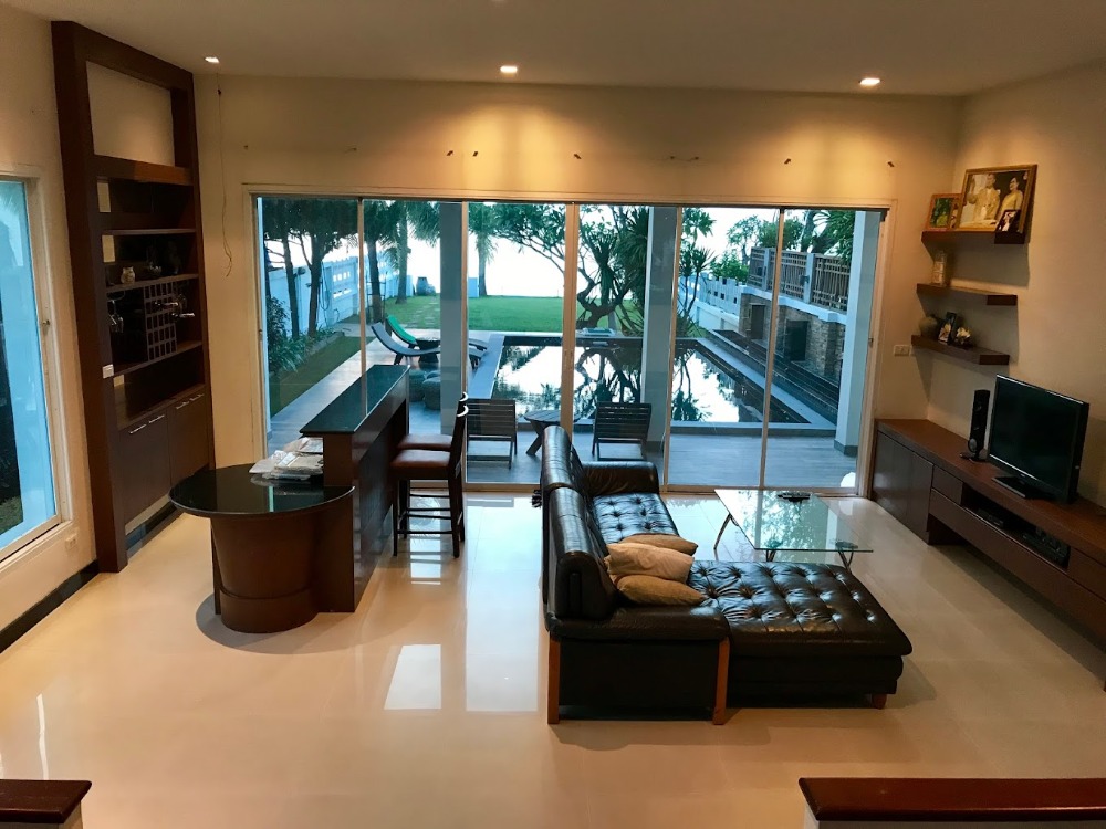 For SaleHousePattaya, Bangsaen, Chonburi : Beautiful 3-storey house for sale!! Sea view, suitable for investment to expand your business.