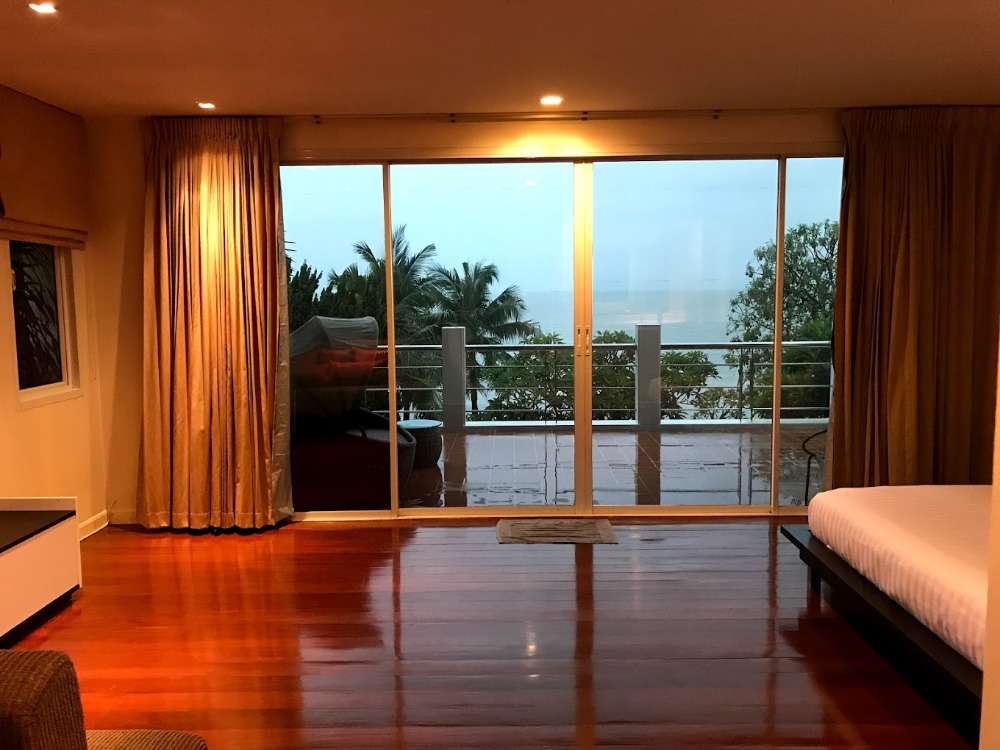 For SaleHousePattaya, Bangsaen, Chonburi : Beautiful 3-storey house for sale!! Sea view, suitable for investment to expand your business.