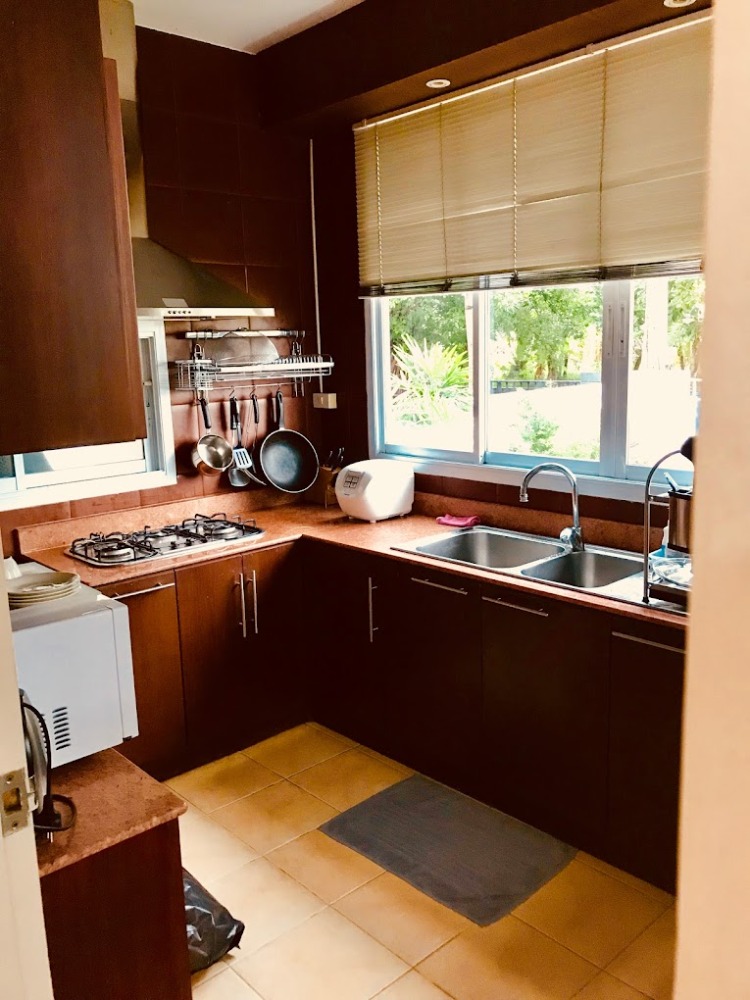 For SaleHousePattaya, Bangsaen, Chonburi : Beautiful 3-storey house for sale!! Sea view, suitable for investment to expand your business.