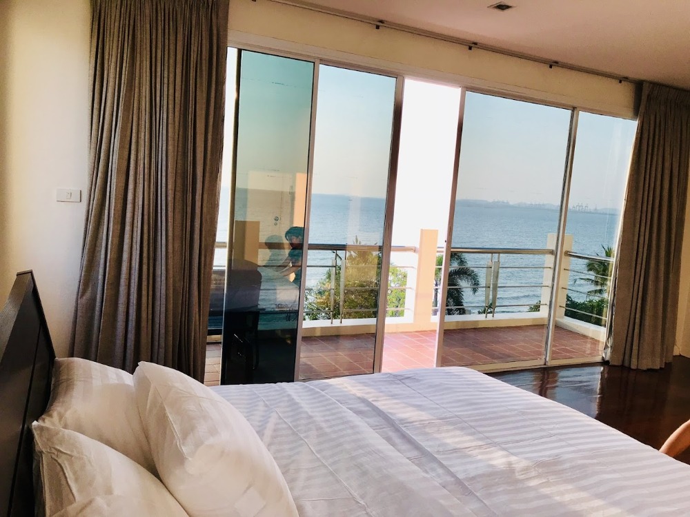 For SaleHousePattaya, Bangsaen, Chonburi : Beautiful 3-storey house for sale!! Sea view, suitable for investment to expand your business.