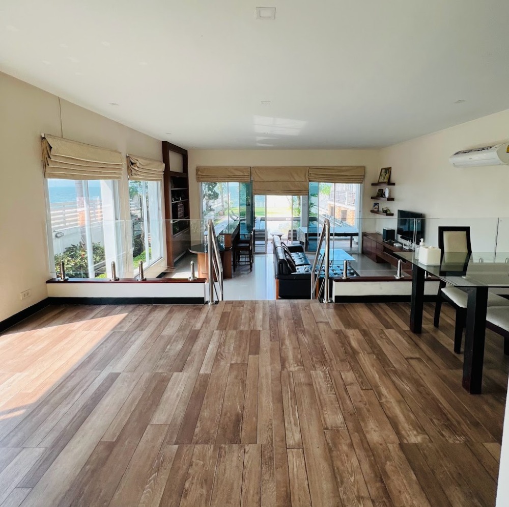 For SaleHousePattaya, Bangsaen, Chonburi : Beautiful 3-storey house for sale!! Sea view, suitable for investment to expand your business.