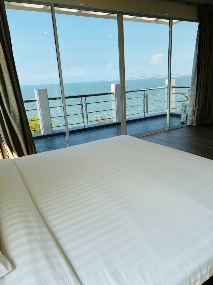 For SaleHousePattaya, Bangsaen, Chonburi : Beautiful 3-storey house for sale!! Sea view, suitable for investment to expand your business.