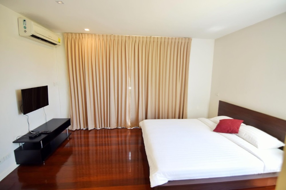 For SaleHousePattaya, Bangsaen, Chonburi : Beautiful 3-storey house for sale!! Sea view, suitable for investment to expand your business.