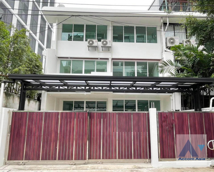 For RentTownhomeSathorn, Narathiwat : 🔼AccomA🔽 Home Office 3 Beds Townhouse for Rent in Sathorn, BTS Chong Nonsi - MRT Lumphini
